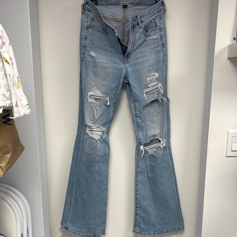 American Eagle Women's Stretchy Distressed Blue Jeans
